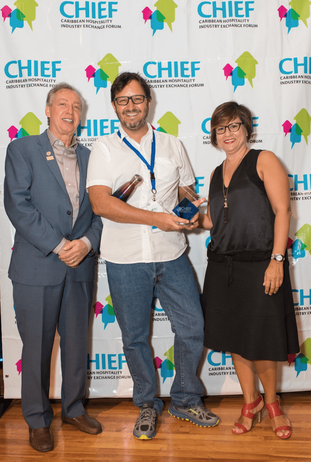 Launce recieving CHIEF 2018 award